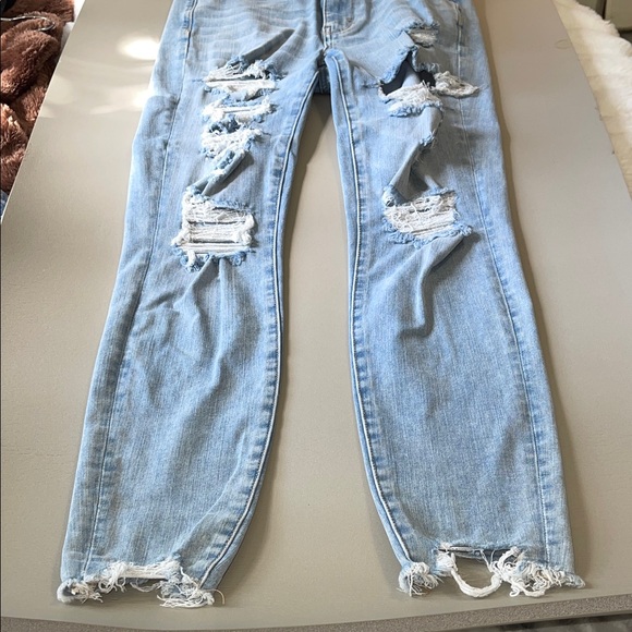 American Eagle distressed Light denim - Picture 2 of 8